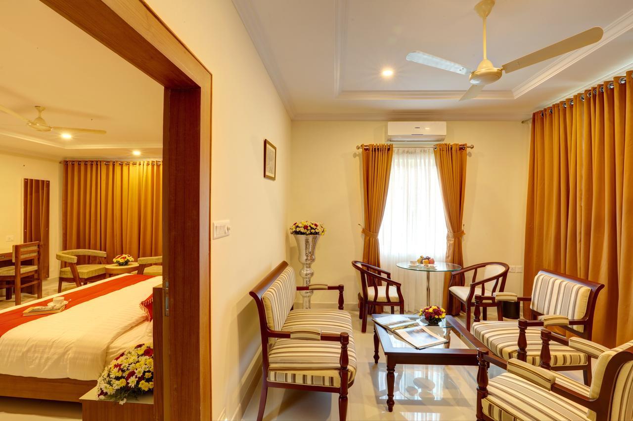 Hotel Floral Park Kottayam Exterior photo